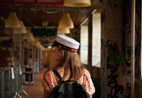 Pige med studenterhue